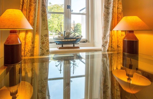 Aldeburgh Apartment | Nutshell - 31 Leiston Road - sleeps 2 guests in 1 bedroom