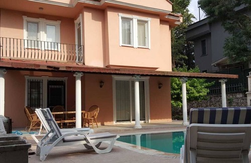 Oludeniz Villa | nVilla Christing: Cozy Private Villa with Pool in Central Location