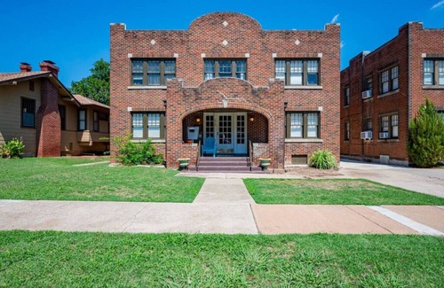 Mesta Park Apartment | NW 20th #4 (OKC) · Elegant & Historic Getaway - Close to Everything