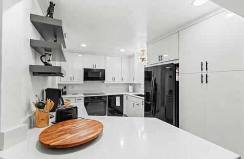 Hazel Heights House | NW Gainesville 3bed 2 bath house with POOL!