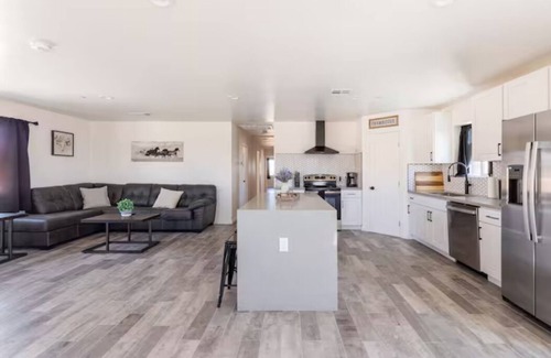 Landers House | nWagon Wheel Retreat on 2.5 acres With hot tub