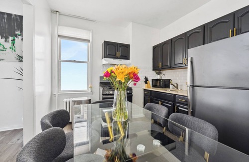 Southeast Yonkers House | NY Prime Luxury Escape with KING Bed and Easy Parking!