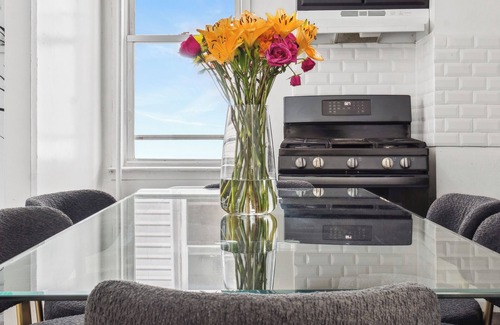 Southeast Yonkers House | NY Prime Luxury Escape with KING Bed and Easy Parking!