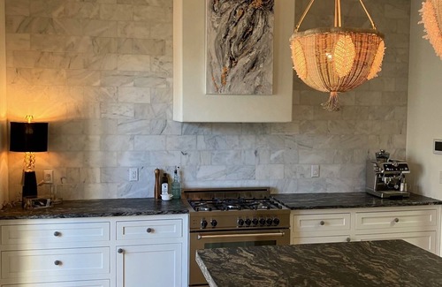 High Point Apartment | NY STYLE TOWNHOME WITH THE FEEL OF A 5-STAR HOTEL. DOWNTOWN H PT. MARKET CENTER