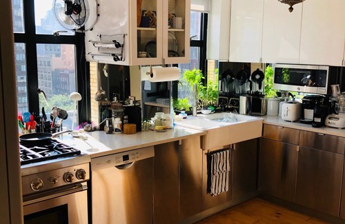 Upper East Side House | NYC 2 BR 2 BA Apt A/C Upper East Side