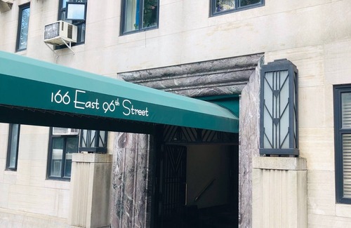 Upper East Side House | NYC 2 BR 2 BA Apt A/C Upper East Side