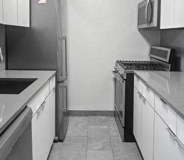 East Harlem Apartment | NYC 5th ave Central Park penthouse balcony 3bedroom oasis
