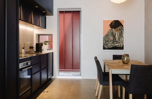 Te Aro Apartment | NYC Loft Vibe! 2BR City Stay w Rooftop Terrace