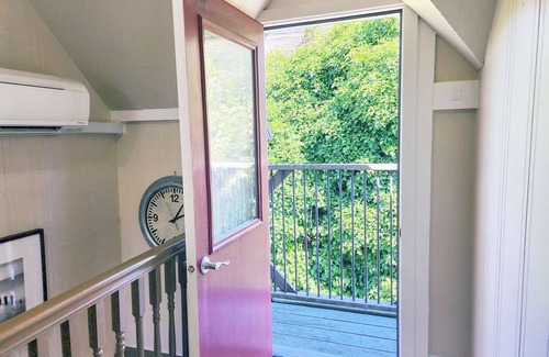 Newport House | Nye Beach! Historic Nye Creek Cottage! Walk to Everything!
