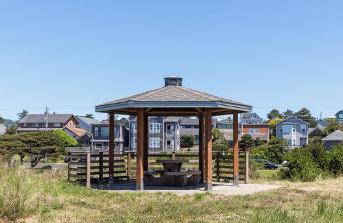 Newport House | Nye Beach, Restaurants, Shop! Walk to the Beach!
