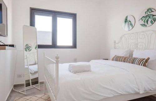 Bat Yam Apartment | O&O Group- Magical 4BR APT With Panoramic Sea View