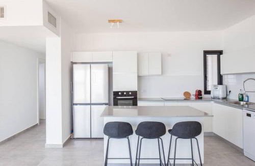 Bat Yam Apartment | O&O Group- Magical 4BR APT With Panoramic Sea View