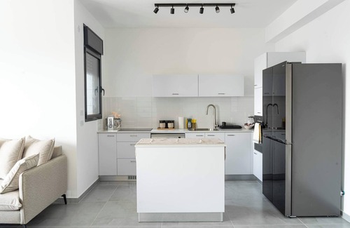 Bat Yam Apartment | O&O Group - Sea Views & City Vibes on Sokolov