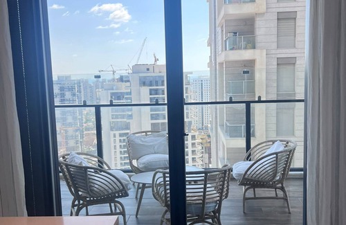 Bat Yam Apartment | O&O Group- Stylish 3BR Family Retreat
