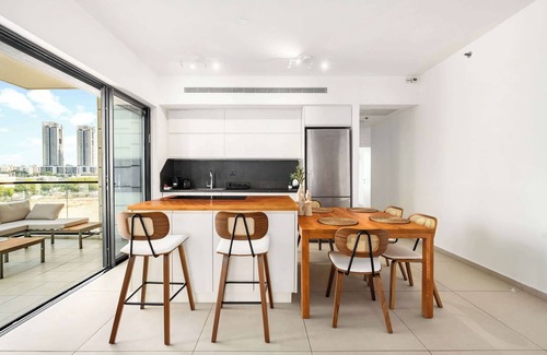 Bat Yam Apartment | O&O Group – Stylish 3BR Tower | Seaview | Parking