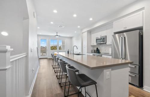 Townsite House | O'side Oasis 4-Bed, 4-Bath Home