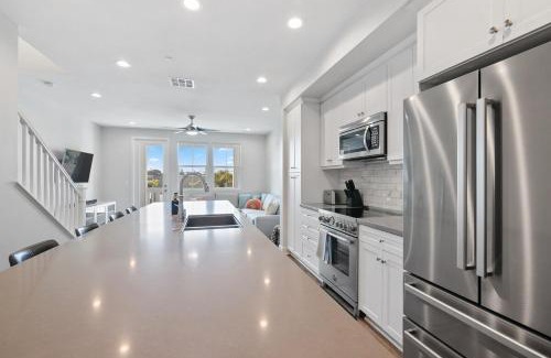 Townsite House | O'side Oasis 4-Bed, 4-Bath Home