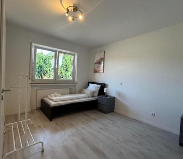 Ibbenbueren Apartment | O107 XL EG 4 Zi I 2 WC I Teams I Premium Betten