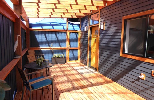 Port Angeles Cottage | OAK ALLEY High End, Huge Kitchen, Sauna, Private, Locked Patio for bikes.