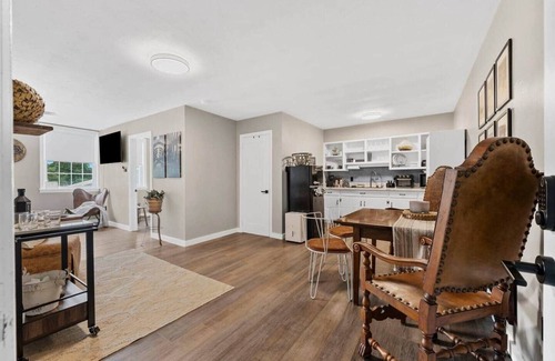Cave City Apartment | Oak and Amber-Southern charm with timeless heritage of KY