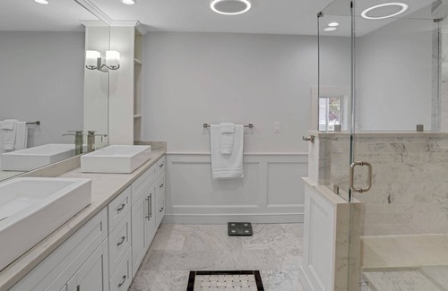 Oak Bluffs House | OAK BLUFFS LUXURY COMPOUND WITH CARRIAGE HOUSE AND POOL