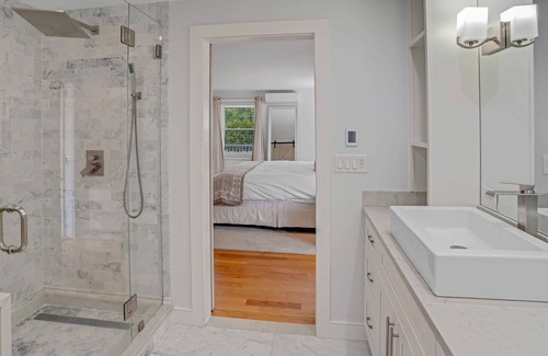 Oak Bluffs House | OAK BLUFFS LUXURY COMPOUND WITH CARRIAGE HOUSE AND POOL