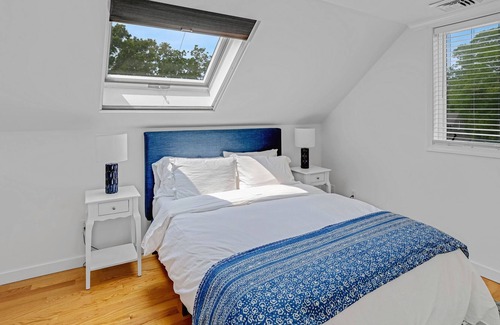 Oak Bluffs House | OAK BLUFFS LUXURY COMPOUND WITH CARRIAGE HOUSE AND POOL