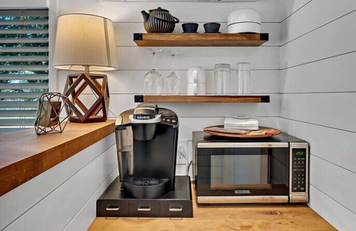 Waco House | Oak Harbor - Container Home Near Baylor, Magnolia