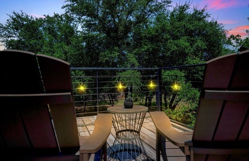 Waco House | Oak Harbor - Container Home Near Baylor, Magnolia