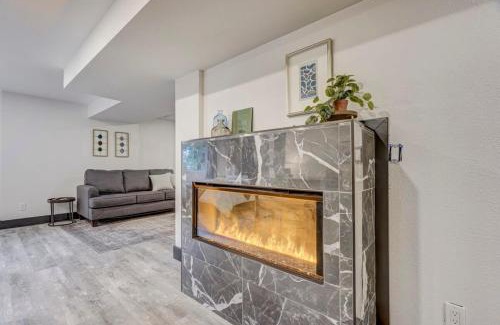 Woodmoor Hotel | Oak Hills Loft King Workspace w Scenic Views