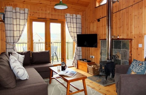 Taynuilt Cabin | OAK is a charming, well equipped log cabin with hot tub and wood burning stove
