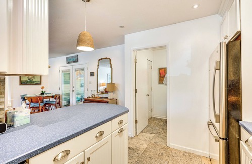 Long Beach Cottage | Oak Island Cottage: Minutes to Long Beach!