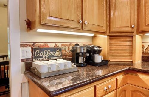 North Fork Apartment | Oak Junction Lodge with Amazing views 4/3 2700+ SF