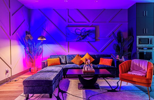Dallas House | Oak Lawn Retreat - 7 King Beds, Games, Hot Tubs