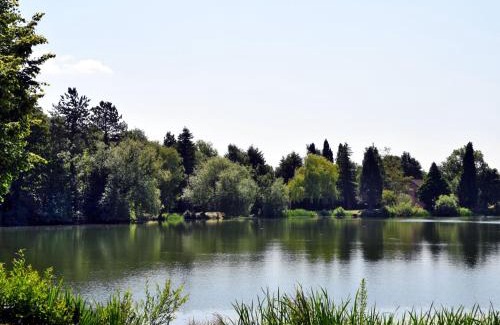 York House | Oak Lodge 7 Hot Tub