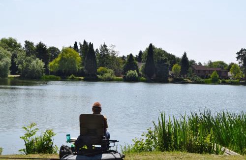 York House | Oak Lodge 7 Hot Tub