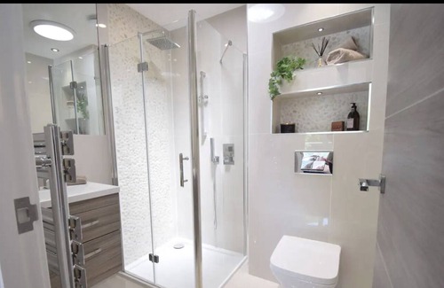 Brands Hatch Apartment | Oak Lodge.