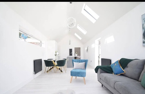 Brands Hatch Apartment | Oak Lodge.