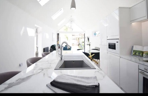 Brands Hatch Apartment | Oak Lodge.