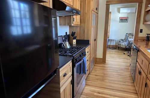 Old Bend Cottage | Oak Millhouse - Beautifully restored home in Downtown Old Bend