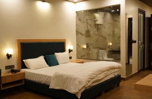 Kaul Hotel | Oak Mounts