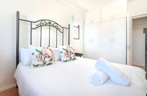 Hermanus Apartment | Oak on Main