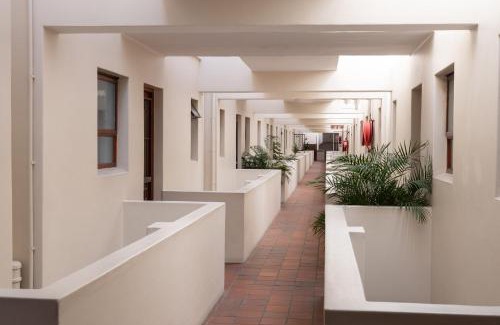 Hermanus Apartment | Oak on Main