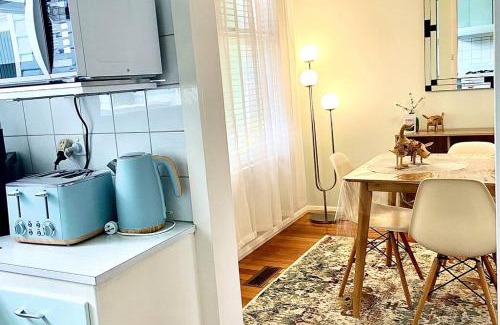 Bell Park House | OAK'S BrkFast, WiFi,Fetch,Walk2Pizza,Coffee,Liquor