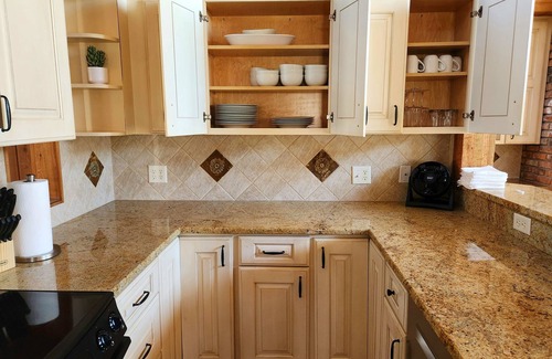 Rochester House | Oak Savanna/A one of a kind retreat 7 miles to Mayo Clinic, 5 bedroom, 3 bath