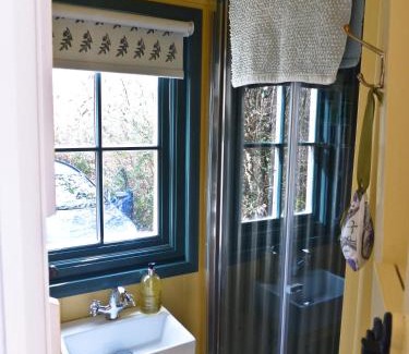 Bridport Other | Oak Shepherds Hut