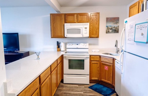 Biloxi Apartment | Oak Shores 128, Biloxi