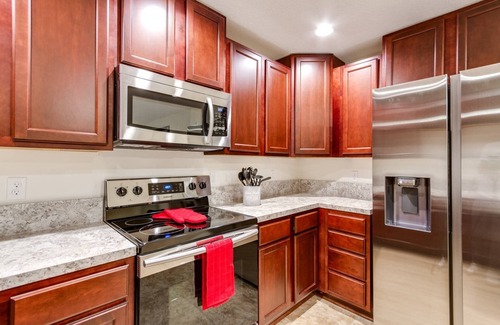 Green Cove Springs Apartment | Oak Street #13 |Monthly Rates |Walkable |Small Dogs Ok |Seasonal Pool |Near St Johns River & Pier