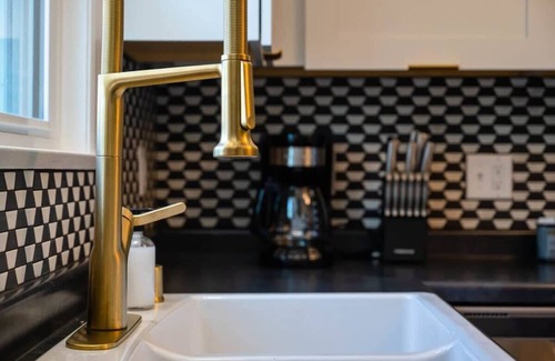 Oshkosh House | Oak Street Adobe Summ