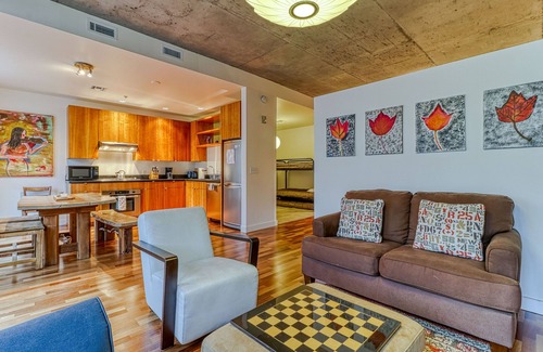 Hood River Condo | Oak Street Loft - Downtown Hood River